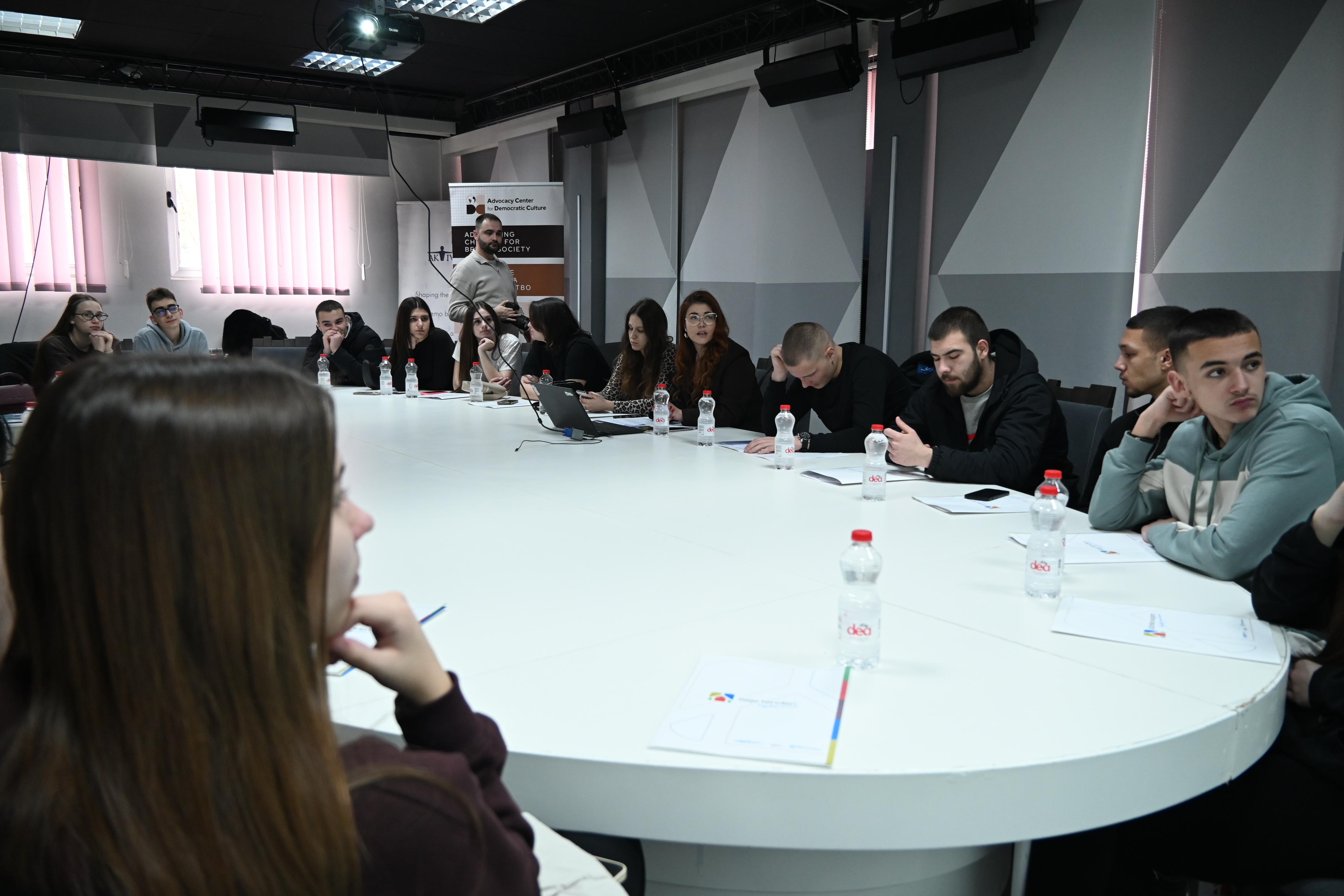 acdc-organizoi-nje-seri-trajnimesh-mbi-te-drejtat-pronesore-dhe-sociale-te-te-rinjve-ne-veri-te-kosoves